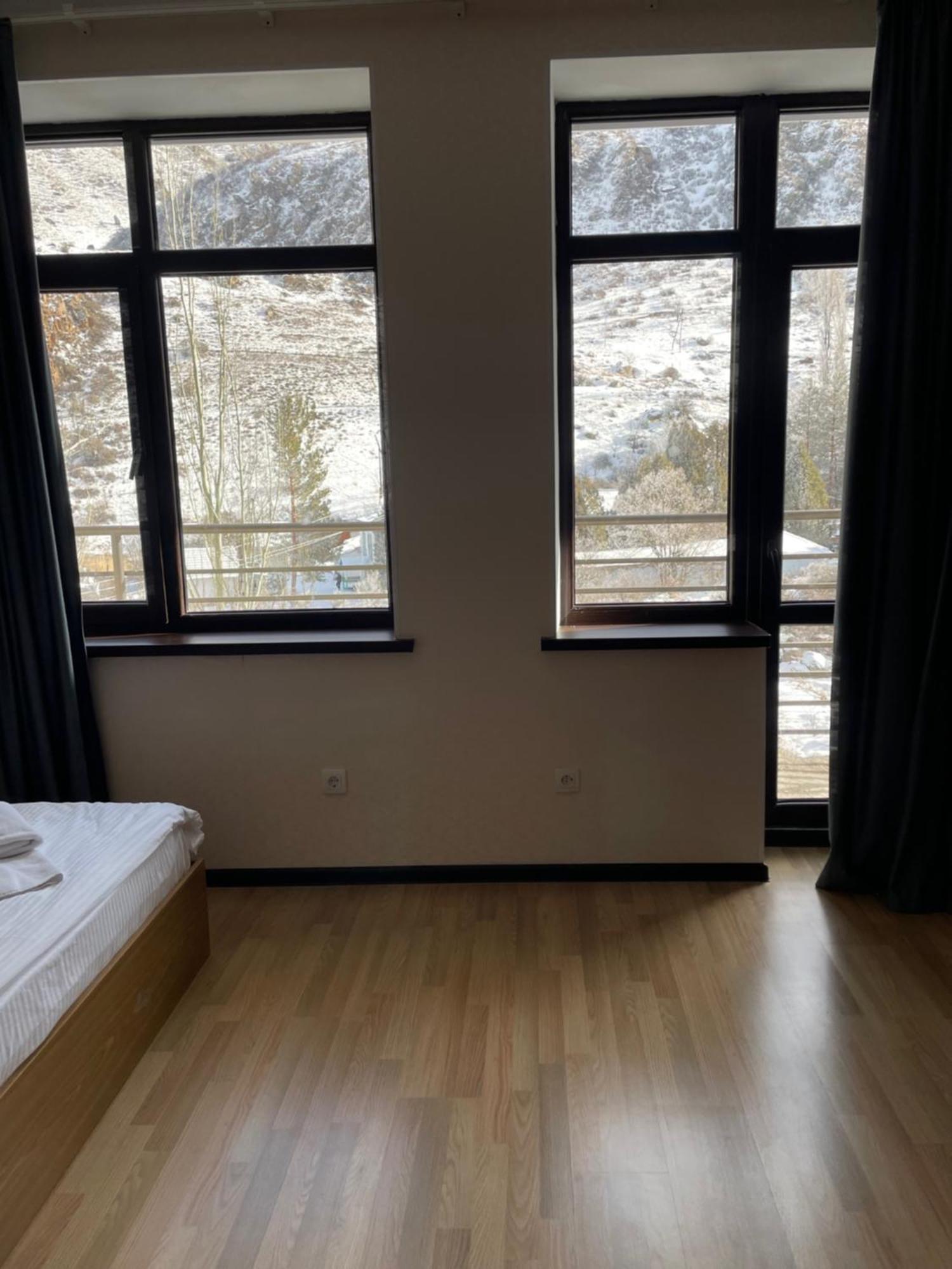 Issyk Ata Retreat Hotel Gorno-Serafimovka Kültér fotó